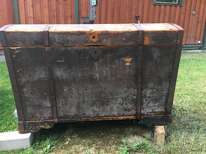 Vanaaegne kirst (veimevakk) ja õmblusmasin (2 foto / 8)