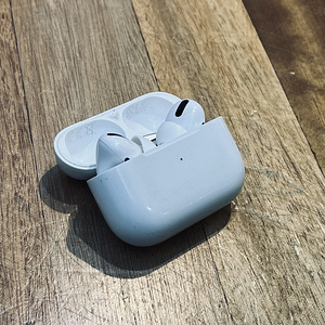 Apple AirPods Pro (2 foto / 4)