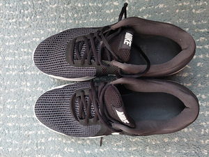 Кроссовки Nike (3 фото из 5)