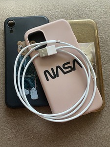 iPhone xr 64gb, kolm ümbrist ja laadimiskaabel (3 foto / 3)