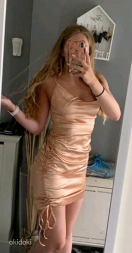 Kleit on müügil. 20 €