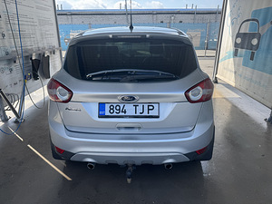 FORD KUGA (4 фото из 15)