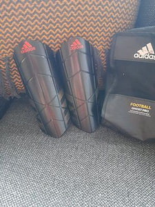 Jalgpalli Kaitsmed Ja Väravavahi kindad (4 foto / 5)