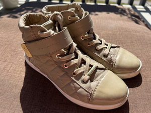 DKNY tennised (1 foto / 4)