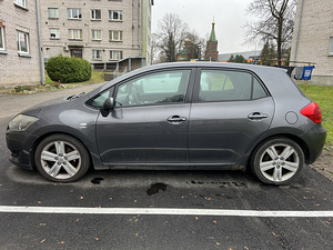 Продается Toyota Auris (4 фото из 4)