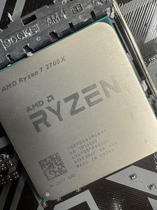 Ryzen 7 2700X (1 фото из 1)