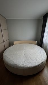 Круглая кровать (3 фото из 3)