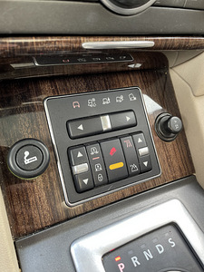 Land Rover Discovery 4 (14 foto / 15)