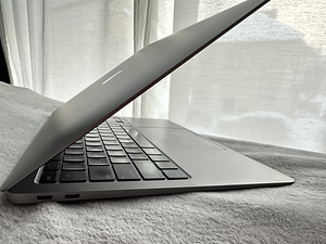 MacBook Air 13” M1 (2020), 8 GB / 512 GB (3 foto / 6)