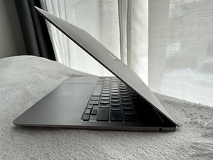 MacBook Air 13” M1 (2020), 8 GB / 512 GB (4 foto / 6)