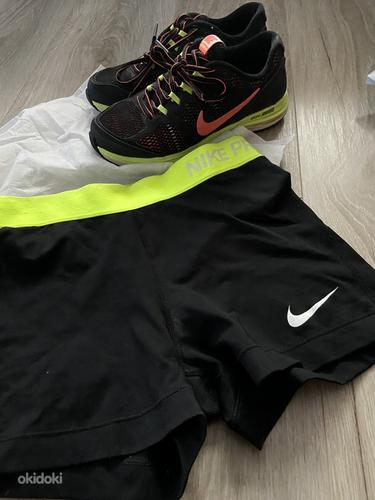 Спортивные кроссовки и шорты Nike (фото #1)