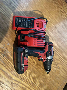 Milwaukee M18 BLDD2+ laadija ja aku (1 foto / 1)