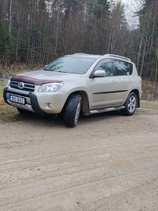 Toyota rav4 2.2 100kw 2008 (3 foto / 7)