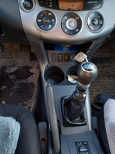 Toyota rav4 2.2 100kw 2008 (6 foto / 7)