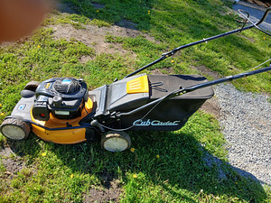 Cub Cadet muruniiduk kogumiskastiga (1 foto / 3)