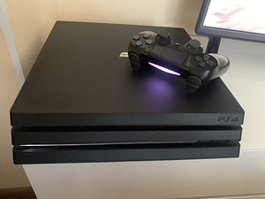 Playstation 4 Pro 1TB (2 foto / 4)