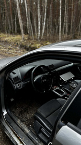 Audi A4 (8 foto / 9)