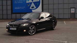 Продам BMW 325i XD ( бензин 3.0)2010 год автомат (4 фото из 15)