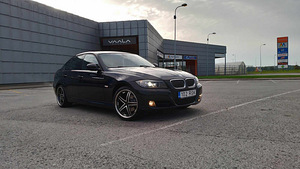 Продам BMW 325i XD ( бензин 3.0)2010 год автомат (6 фото из 15)