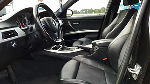 Продам BMW 325i XD ( бензин 3.0)2010 год автомат (10 фото из 15)
