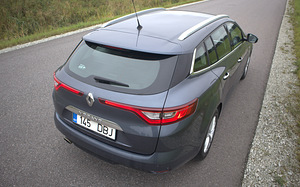 Renault Megan 1.6 2019 (7 foto / 15)
