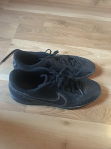 Футзалки Nike (2 фото из 3)