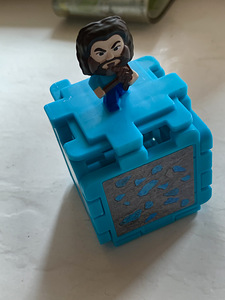 Minecraft Steve – Diamond Block Figure (McDonald’s, Rare) (1 foto / 3)