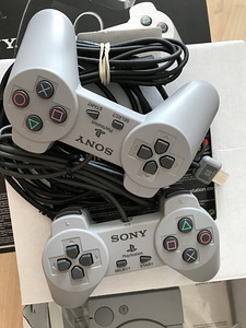 Play station Classic (4 foto / 4)