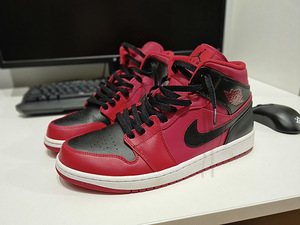 Air Jordan 1 Mid (1 foto / 3)