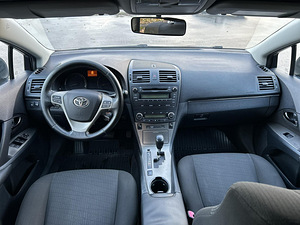 Toyota Avensis (6 foto / 9)