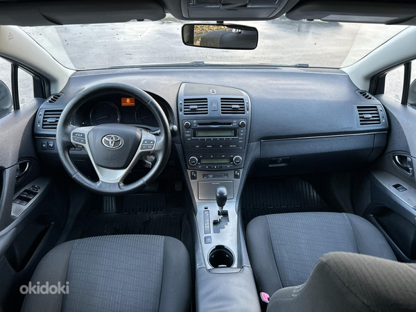 Toyota Avensis (фото #8)