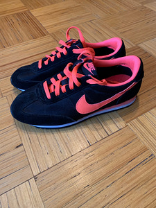 Продам новые кроссовки Nike. (5 фото из 6)