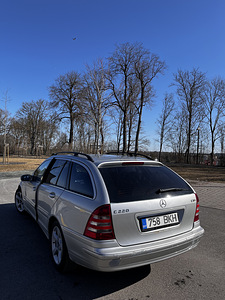 Mercedes-Benz C220 110kw Facelift (2 foto / 5)