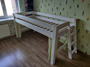 Детская кровать (2 фото из 2)