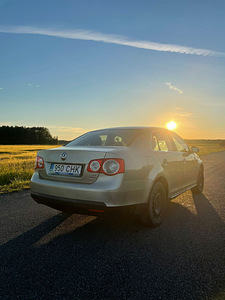 Volkswagen Jetta (2 foto / 9)