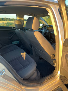 Volkswagen Jetta (5 foto / 9)