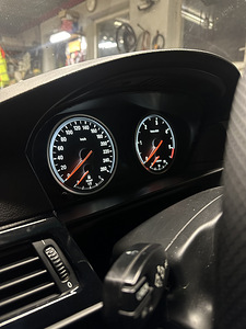 BMW e60 на запчасти (3 фото из 4)