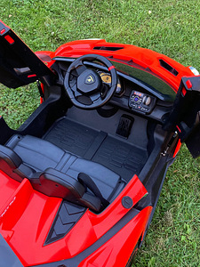 Laste Lamborghini Venomo elektriauto (4 foto / 4)