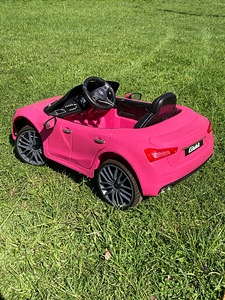 Roosa Maserati Elektriauto (3 foto / 3)