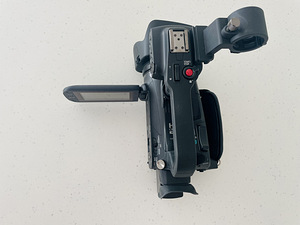 Canon XA11 (2 фото из 6)