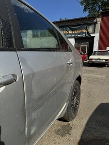 Nissan Primera P12 (2 foto / 6)