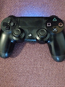 PlayStation 4 üks mäng kaasas (4 foto / 4)