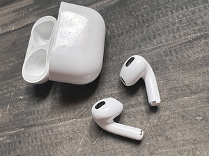 Apple AirPods 3 (1 фото из 3)