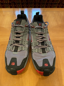 Серые походные кроссовки Nike - размер 47