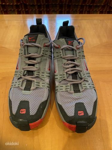 Серые походные кроссовки Nike - размер 47 (фото #1)