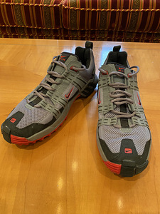 Hallid matka tossud Nike - suurus 47 (2 foto / 5)