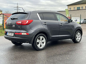 KIA SPORTAGE (7 foto / 10)