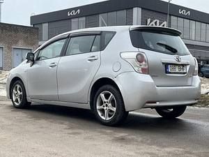 TOYOTA VERSO (5 фото из 10)