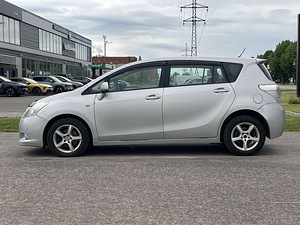 TOYOTA VERSO (4 foto / 10)