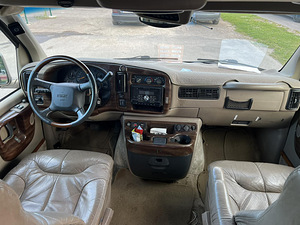 GMC SAVANA 1500 (9 фото из 13)